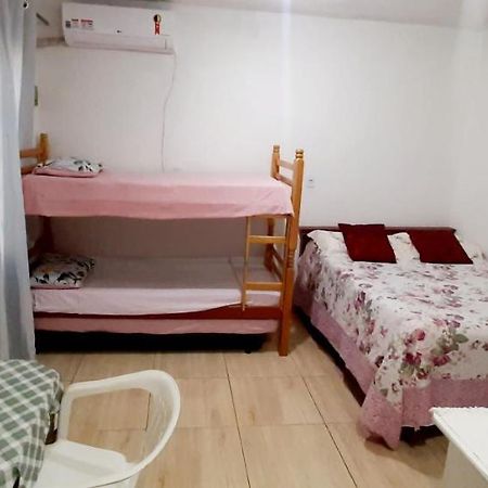 Kitnet S2 Em Torres-Rs - Na Mais Bela Praia Gaucha - Cozinha - Banheiro - Ar Condicionado - Tv Smart 32' - Wi-Fi - Estacionamento - Anfitria Superhost No Bnb Ngoại thất bức ảnh