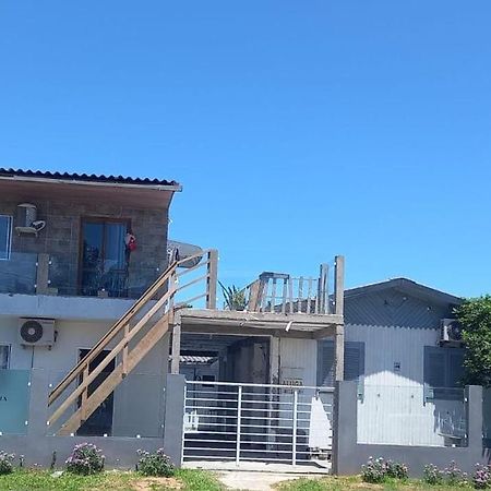 Kitnet S2 Em Torres-Rs - Na Mais Bela Praia Gaucha - Cozinha - Banheiro - Ar Condicionado - Tv Smart 32' - Wi-Fi - Estacionamento - Anfitria Superhost No Bnb Ngoại thất bức ảnh