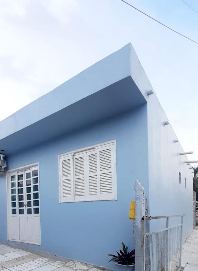 Kitnet S2 Em Torres-Rs - Na Mais Bela Praia Gaucha - Cozinha - Banheiro - Ar Condicionado - Tv Smart 32' - Wi-Fi - Estacionamento - Anfitria Superhost No Bnb Ngoại thất bức ảnh