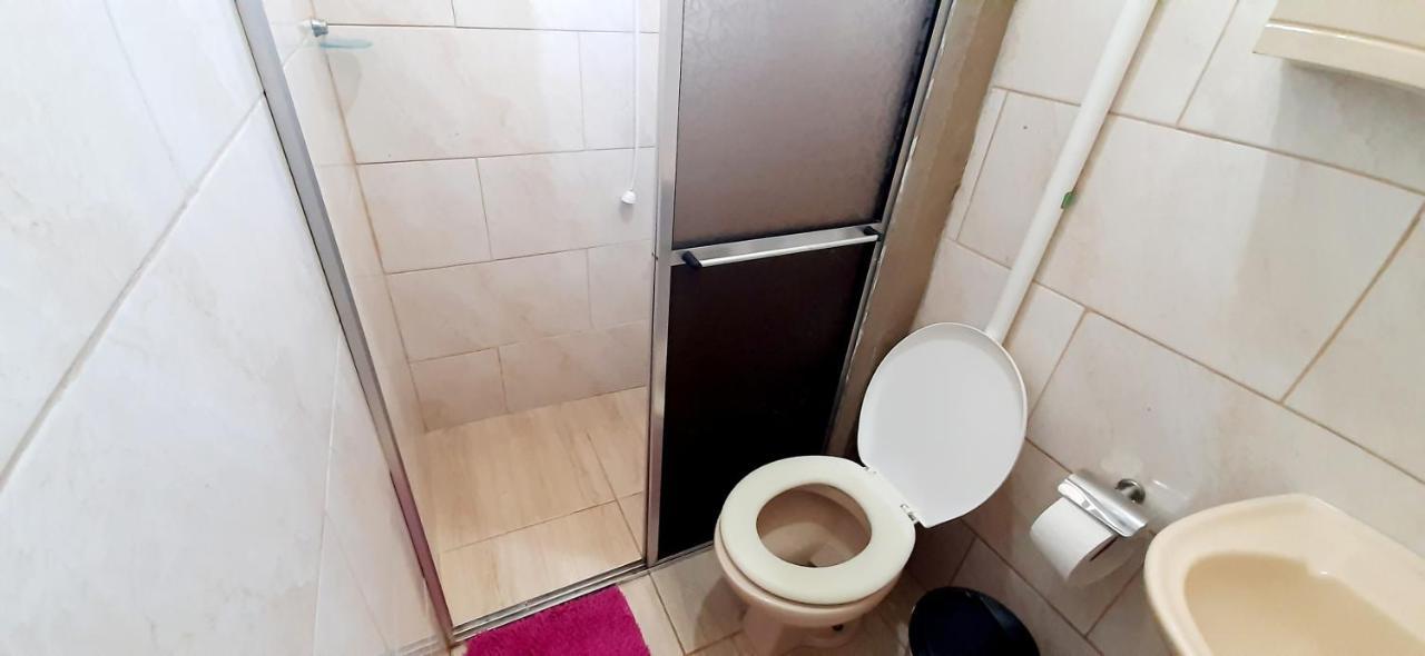 Kitnet S2 Em Torres-Rs - Na Mais Bela Praia Gaucha - Cozinha - Banheiro - Ar Condicionado - Tv Smart 32' - Wi-Fi - Estacionamento - Anfitria Superhost No Bnb Ngoại thất bức ảnh